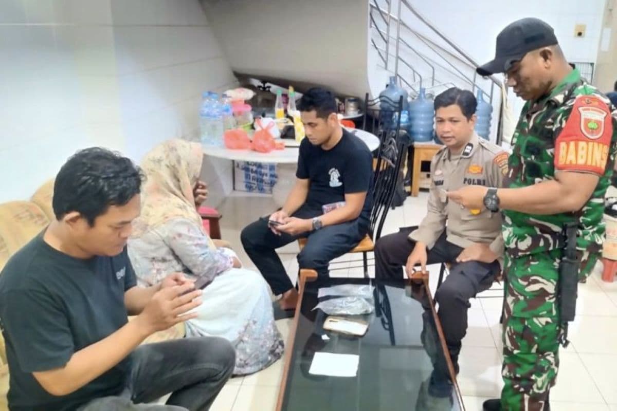 Polisi Tangkap Perempuan Merampok dan Membakar Toko Emas di Makassar - Image