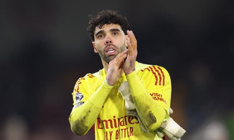 Arsenal Menang 2-1 Atas Chelsea, Mikel Arteta Puji Penampilan Heroik David Raya - Image