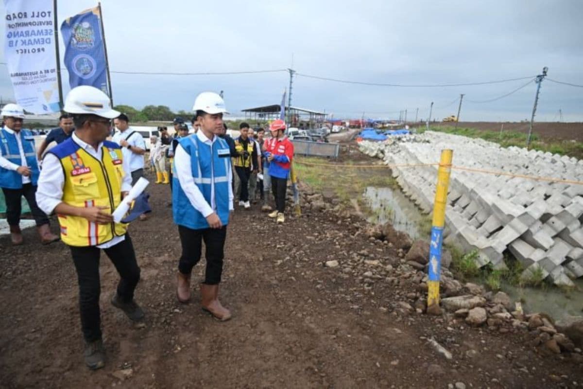 Wapres Gibran Tinjau Pembangunan Tol Semarang-Demak Seksi I - Image