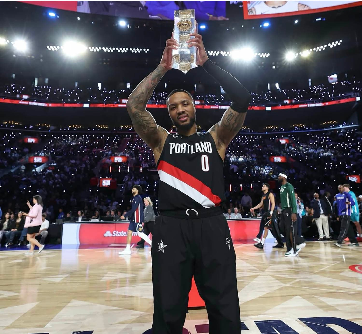 Menggila! Damian Lillard Sukses Rebut Gelar Kontes Tiga Poin untuk Ketiga Kalinya di NBA All-Star - Image
