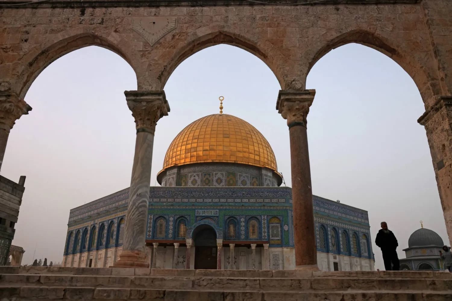 Otoritas Israel Batasi Jamaah yang Ingin Melaksanakan Salat Jumat pada Pekan Pertama Ramadhan di Masjid Al-Aqsa    - Image