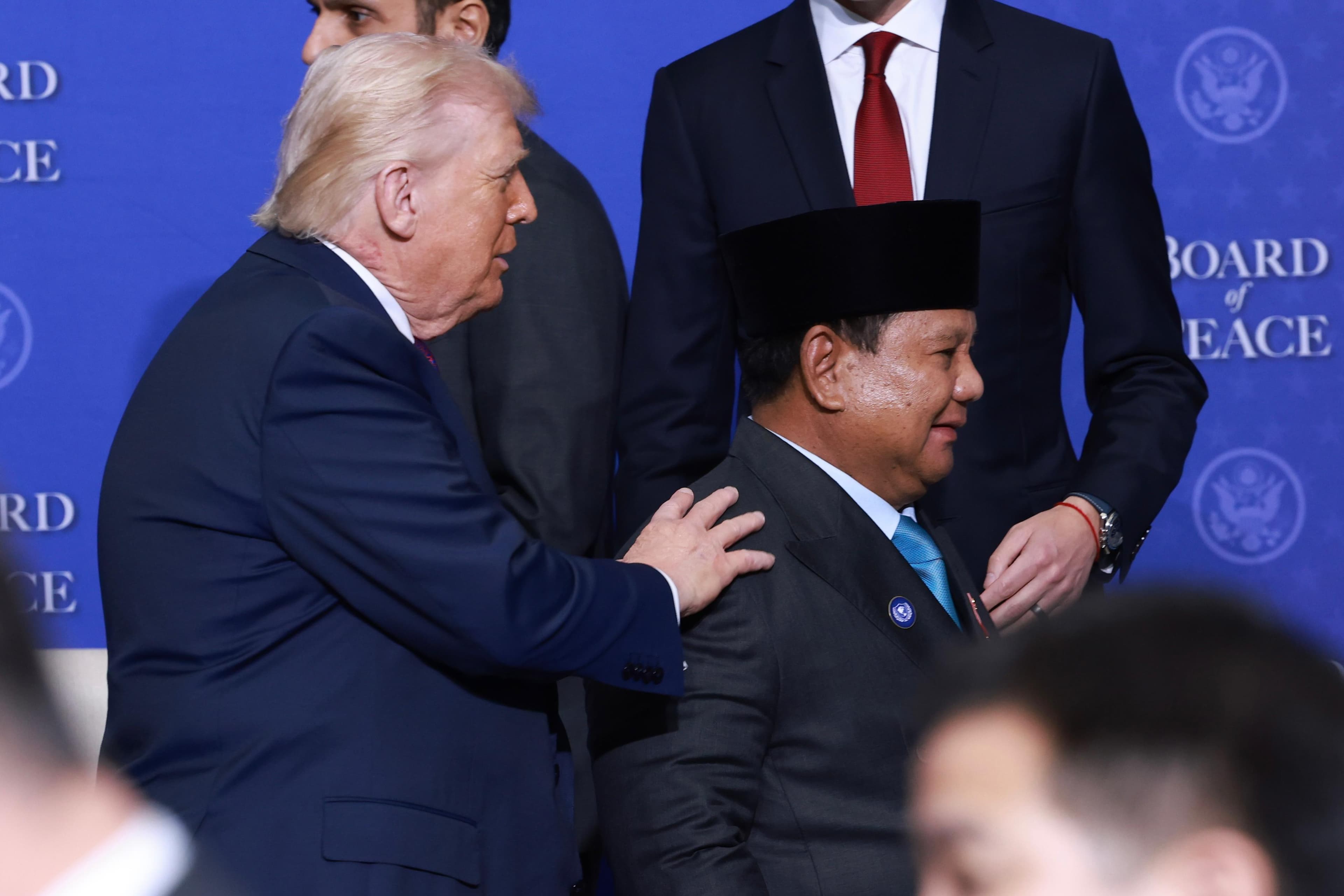 Dukung Rencana Pengiriman Ribuan Pasukan TNI ke Gaza, Donald Trump: Kita Butuh Perdamaian - Image