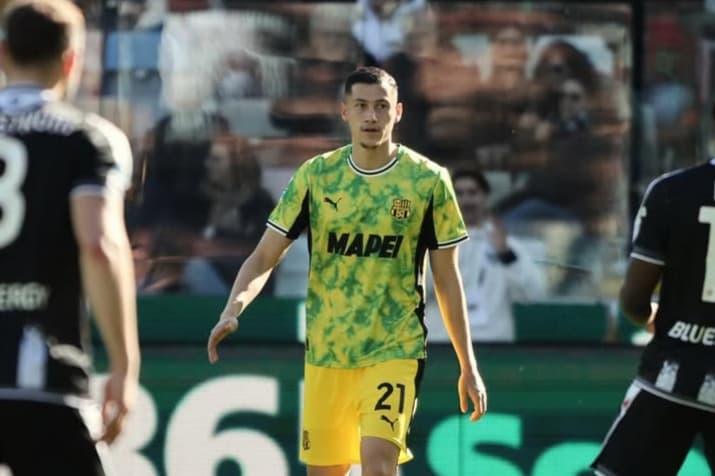 Sassuolo Menang Telak Atas Hellas Verona, Jay Idzes Main Tangguh di Lini Belakang - Image
