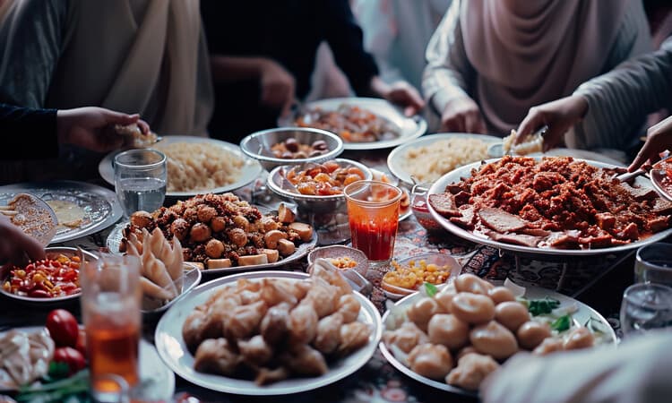 5 Jenis Makanan yang Perlu Dihindari untuk Dikonsumsi selama Menjalankan Ibadah Puasa Ramadhan - Image