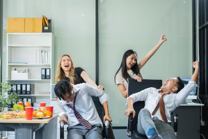 7 Dinamika Masa Kecil Ini Membentuk Individu Punya Kepekaan Sosial Tinggi, Apa Saja? - Image