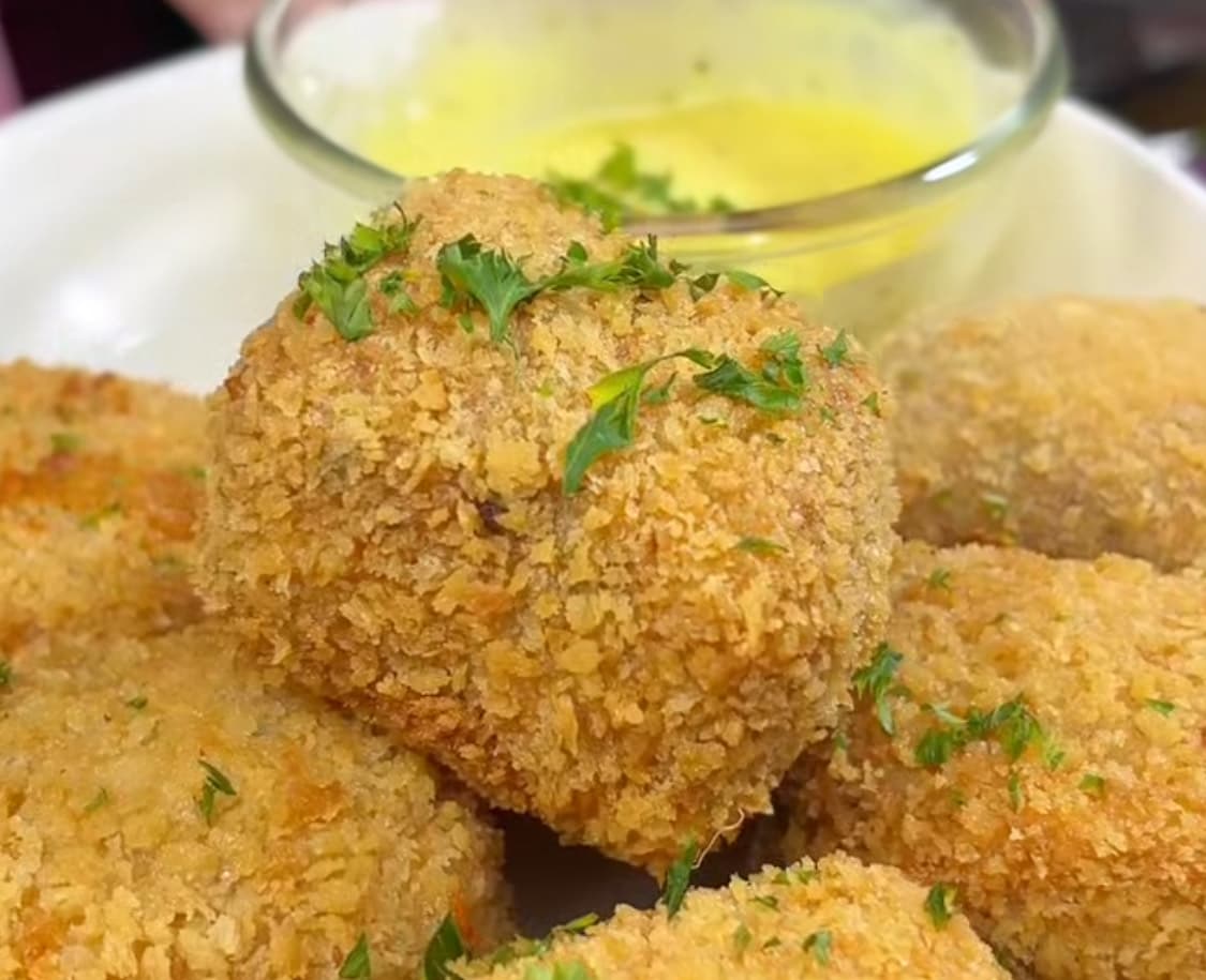 Resep Kentang Keju Mozzarella, Takjil Gurih Lumer yang Ngentang & Ngeju Banget - Image