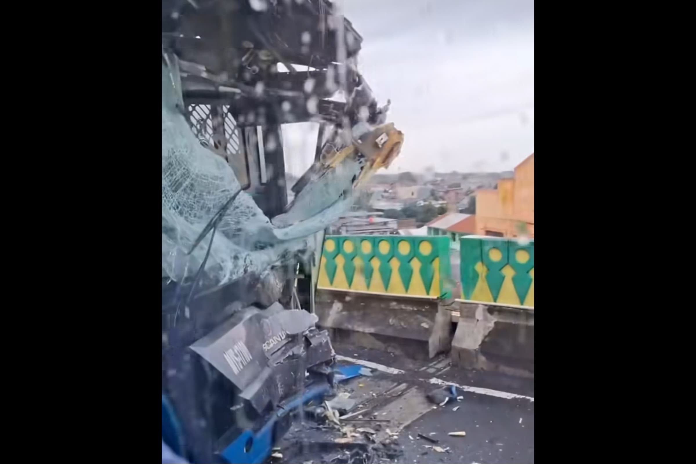 Kronologi Kecelakaan Dua Bus Transjakarta di Koridor 13, 18 Penumpang Luka Ringan - Image