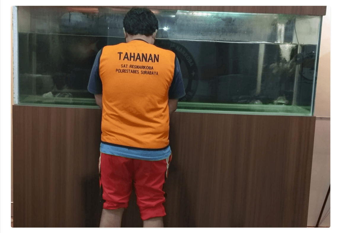 Polisi Tangkap Pengedar Ganja di Surabaya, Temukan Barang Bukti di 2 TKP - Image