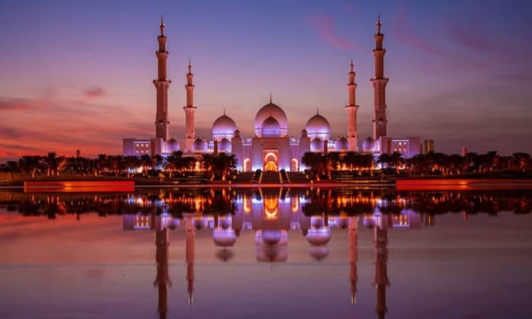 Waktu Adzan Maghrib di Kota Padang dan Sekitarnya, Dapatkan Keutamaan Pahala dengan Menyegerakan untuk Berbuka - Image