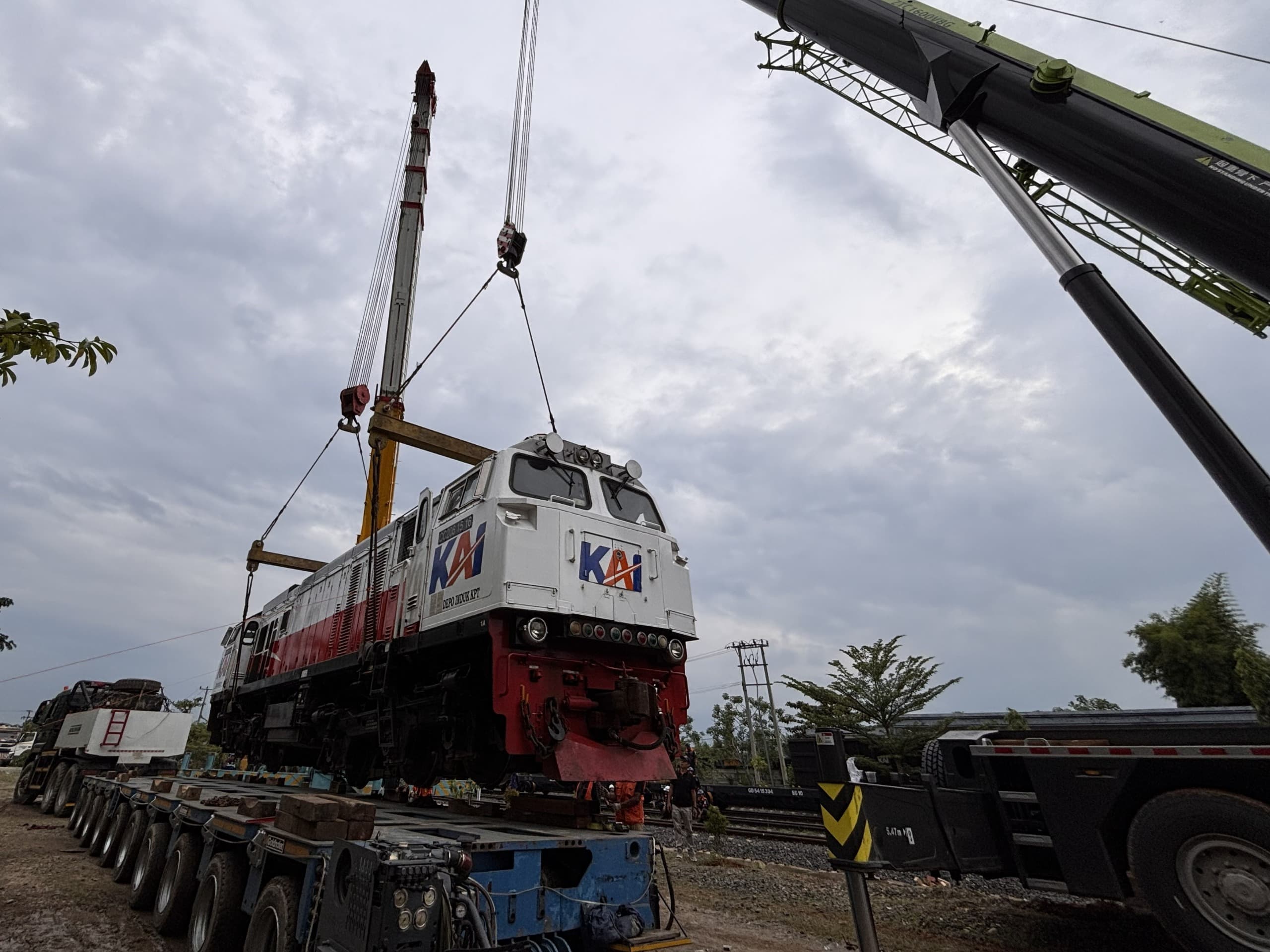 Kebut Angkutan Lebaran 2026, KAI Logistik Kirim 12 Lokomotif dari Sumatera ke Jawa - Image