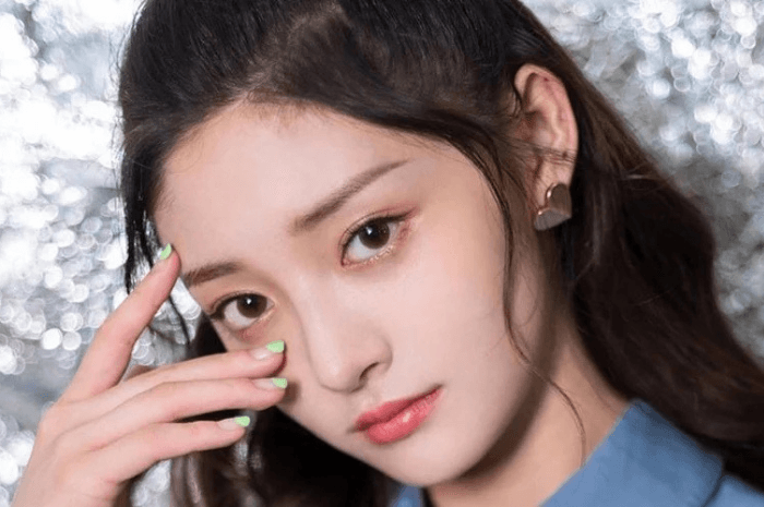 Bikin Heboh! Diam-Diam Kembali ke Seoul, Zhou Jieqiong Picu Spekulasi Comeback Reuni IOI - Image