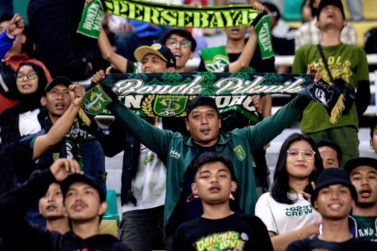 Tiket Persebaya Surabaya vs Persib Bandung Masih Ada! Mulai Rp 80 Ribuan, Bonek Siap Hijaukan GBT? - Image