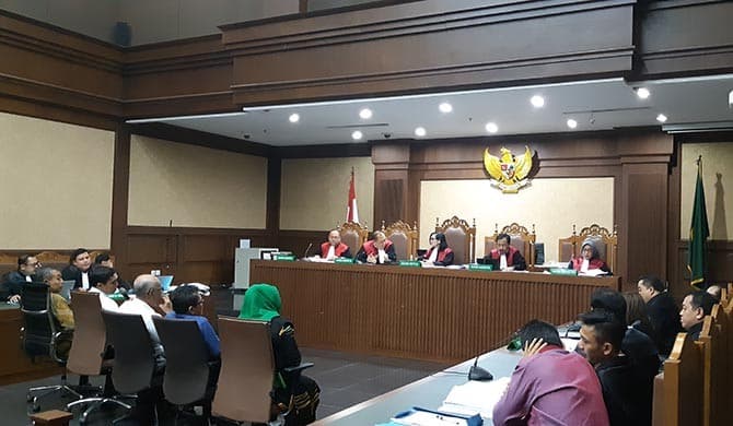 Kaget Suaminya di OTT, Saksi Ngaku Buang Ponsel I-Phone 6+ ke Kali di Bekasi - Image