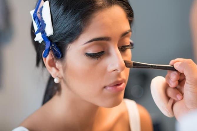 Ikuti 8 Langkah Make-Up Natural, Tampil Alami Seperti Tanpa Riasan - Image