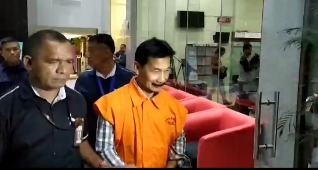 Bupati Solok Selatan Muzni Zakaria Divonis 4 Tahun Penjara - Image