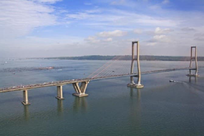 Mulai 20 Desember, Lewat Jembatan Suramadu Wajib Bawa SIKM   - Image