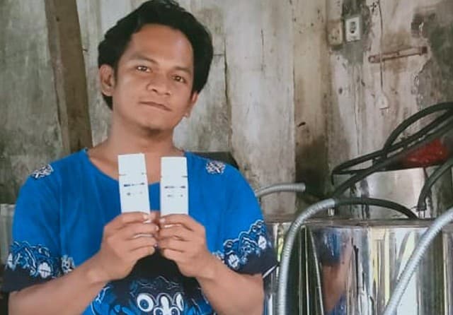 Pemuda Tunadaksa Bikin Hand Sanitizer dari Limbah Kelapa - Image