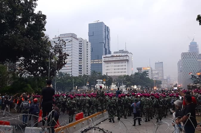 Dandim: Adek-adek Silakan Pulang, Anggota TNI akan Mengawal Kalian - Image