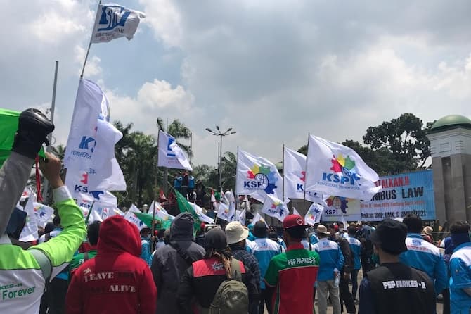 Buruh Tidak akan Berhenti, Sampai DPR Keluarkan Legislative Review - Image