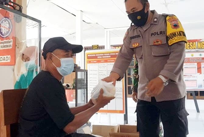 Modernland Bantu Sembako Warga Sekitar Perumahan Terdampak Covid-19 - Image