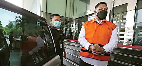 Stepanus Robin dan Maskur Husain Dijebloskan ke Lapas Sukamiskin - Image