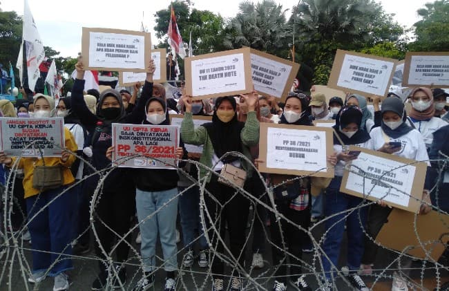 Buruh Bandingkan Kebijakan KDM dengan Andra Soni Terkait UMSK: Pekerja Banten Lebih Sejahtera - Image