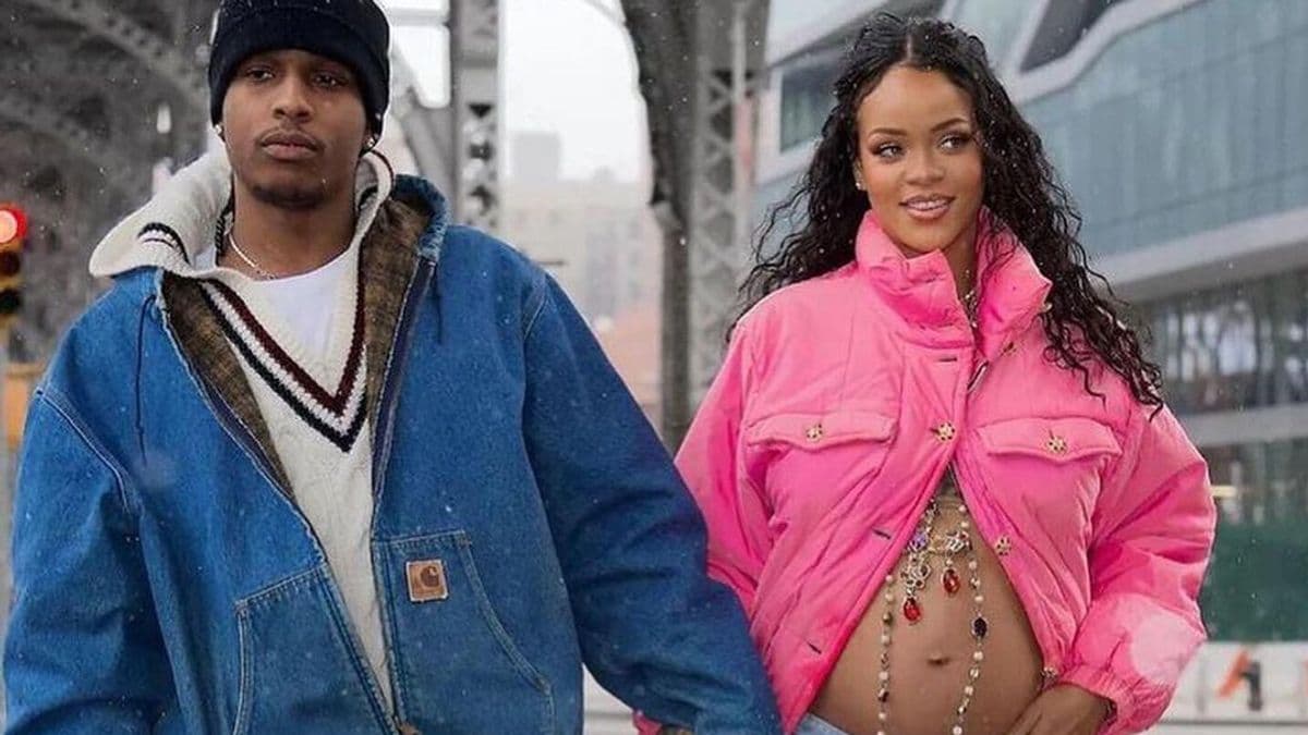 Rihanna dan Kekasihnya Umumkan Kehamilan Sambil Pamer Perut - Image