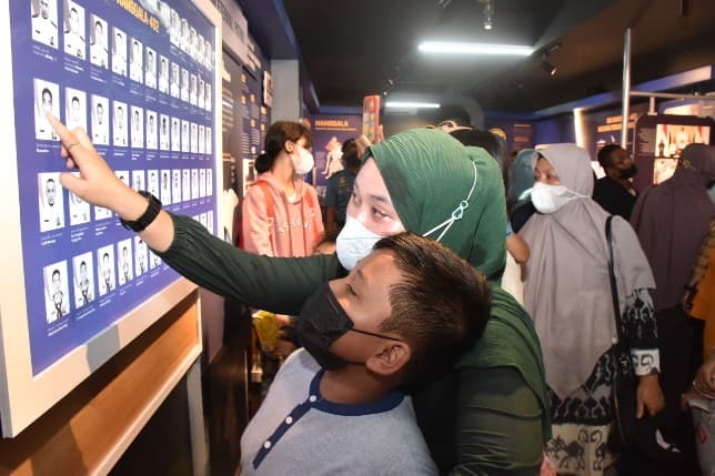 Setahun KRI Nanggala 402 Tenggelam, Istri ABK Kunjungi Monumen - Image