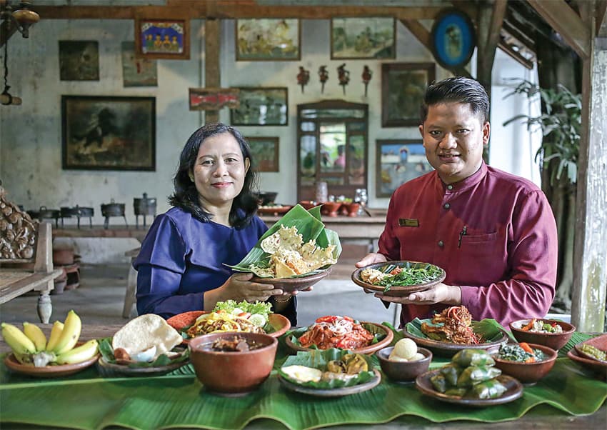 Hotel Tugu Sri Lestari Blitar dan Maket Kuliner Soekarno - Image