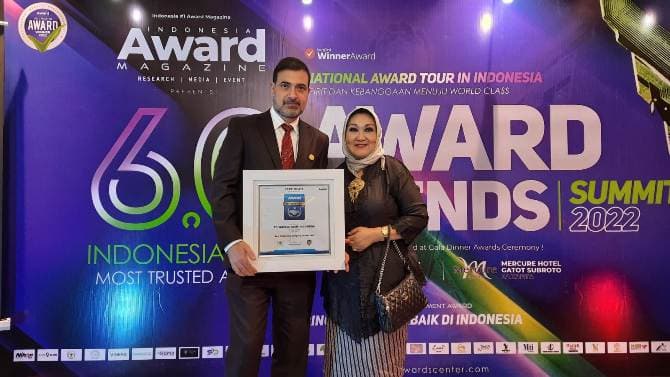 Muncul Lagi ke Publik, Sam Aliano Pamer Penghargaan Bergengsi - Image