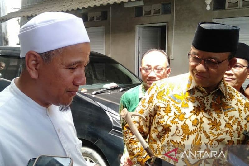 Anies Dapat Tongkat Tanduk Rusa dari Habib Novel, Begini Maknanya - Image