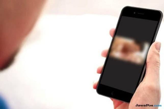 Viral! Aksi Tak Senonoh Sejoli di Toilet Restoran Ciputat, Pegawai Terpaksa Intervensi - Image