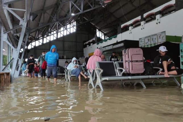 PT KAI Batalkan 7 Perjalanan Imbas Banjir, Cek Daftarnya - Image