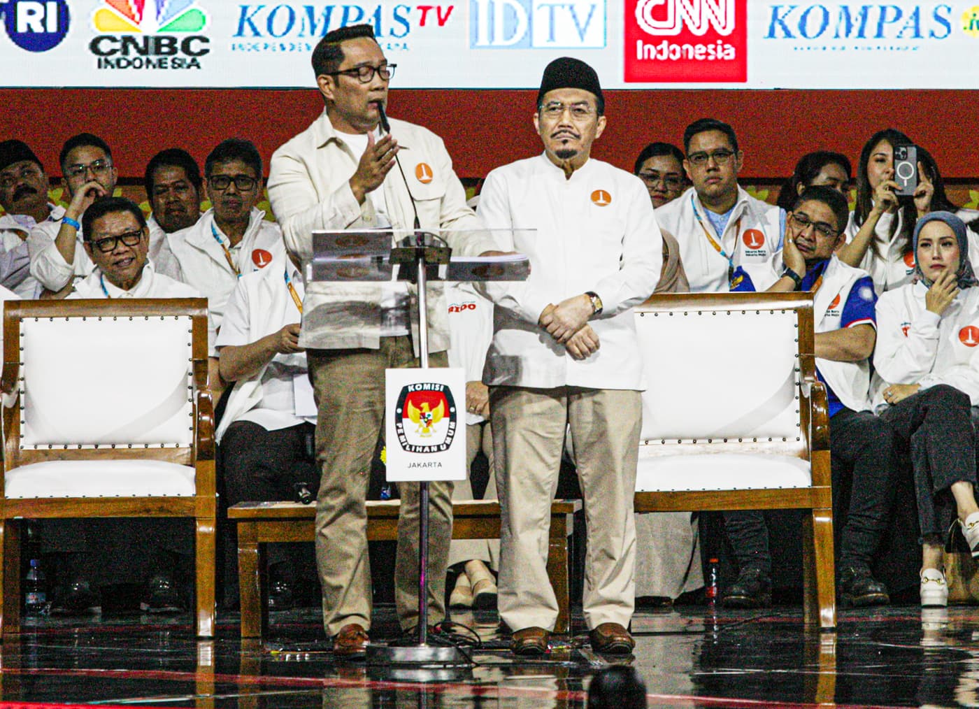 Pasangan Calon Gubernur dan Wakil Gubernur DKI Jakarta nomor urut 1 Ridwan Kamil dan Suswono menyampaikan visi-misi pada debat kedua pasangan Calon Gubernur dan Wakil Gubernur DKI Jakarta tahun 2024 di Beach City International Stadium, Ancol, Jakarta, Min - Image