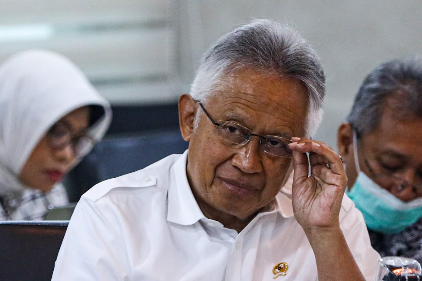 Menteri Pendidikan Tinggi, Sains, dan Teknologi (Mendiktisaintek) Satryo Soemantri Brodjonegoro (kedua kanan) dan wakil menteri Fauzan mengikuti rapat kerja dengan Komite III DPR RI di Kompleks Parlemen, Senayan, Jakarta, Selasa (3/12/2024). (Salman Toyib - Image