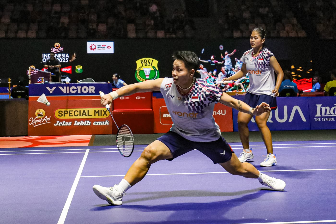 Pebulu tangkis ganda putri Indonesia Apriyani Rahayu/Febi Setianingrum saat menghadapi pebulu tangkis ganda putri Taiwan Chang Ching Hui/Yang Ching Tun dalam babak 32 besar Indonesia Open 2025 di Istora Senayan, Jakarta, Selasa (3/5/2025). (Salman Toyibi/ - Image