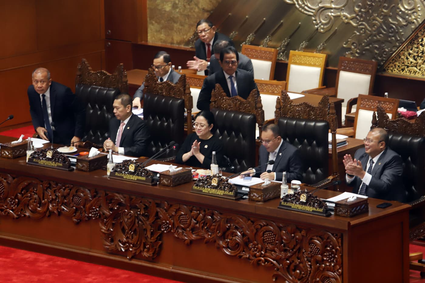 Ketua DPR Puan Maharani (tengah) bersama Wakil Ketua Sufmi Dasco Ahmad (kedua kanan), Cucun Ahmad Syamsurijal (kanan), Adies Kadir (kedua kiri), dan Saan Mustopa (kiri) usai memimpin Rapat Paripurna ke-20 DPR RI Pembukaan Masa Persidangan IV Tahun Sidang - Image