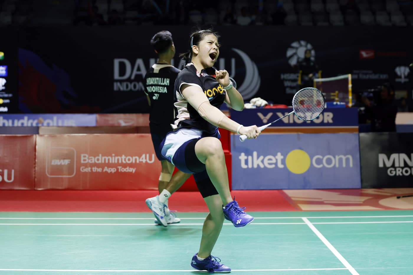 Selebrasi pasangan Ganda campuran Indonesia Jafar Hidayatullah/Felisha Alberta Nathaniel Pasaribu saat bertanding melawan ganda campuran Prancis Thom Gicquel/Delphine Delrue pada babak 8 besar Indonesia Masters 2026 di Istora Senayan, Jakarta, Kamis (22/1 - Image