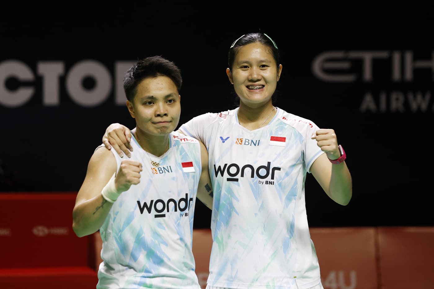 Selebrasi pasangan Ganda Putri Indonesia Lanny Tria Mayasari/Apriyani Rahayu saat bertanding melawan ganda putri Taiwan Hsu Ya Ching/Yu Hsuan pada babak 8 besar Indonesia Masters 2026 di Istora Senayan, Jakarta, Kamis (22/1/2026). (Dery Ridwansah/ JawaPo - Image