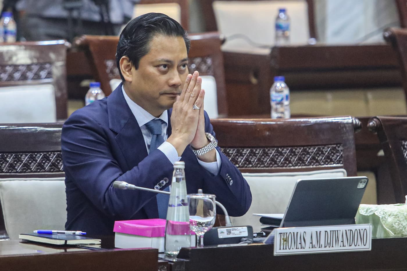 Calon Deputi Gubernur Bank Indonesia (BI) Thomas Djiwandono, bersiap mengikuti uji kelayakan dan kepatutan atau fit and proper test calon Deputi Gubernur Bank Indonesia di ruang Komisi XI DPR, Kompleks Parlemen, Senayan, Jakarta, Senin (26/1/2026). Calon - Image