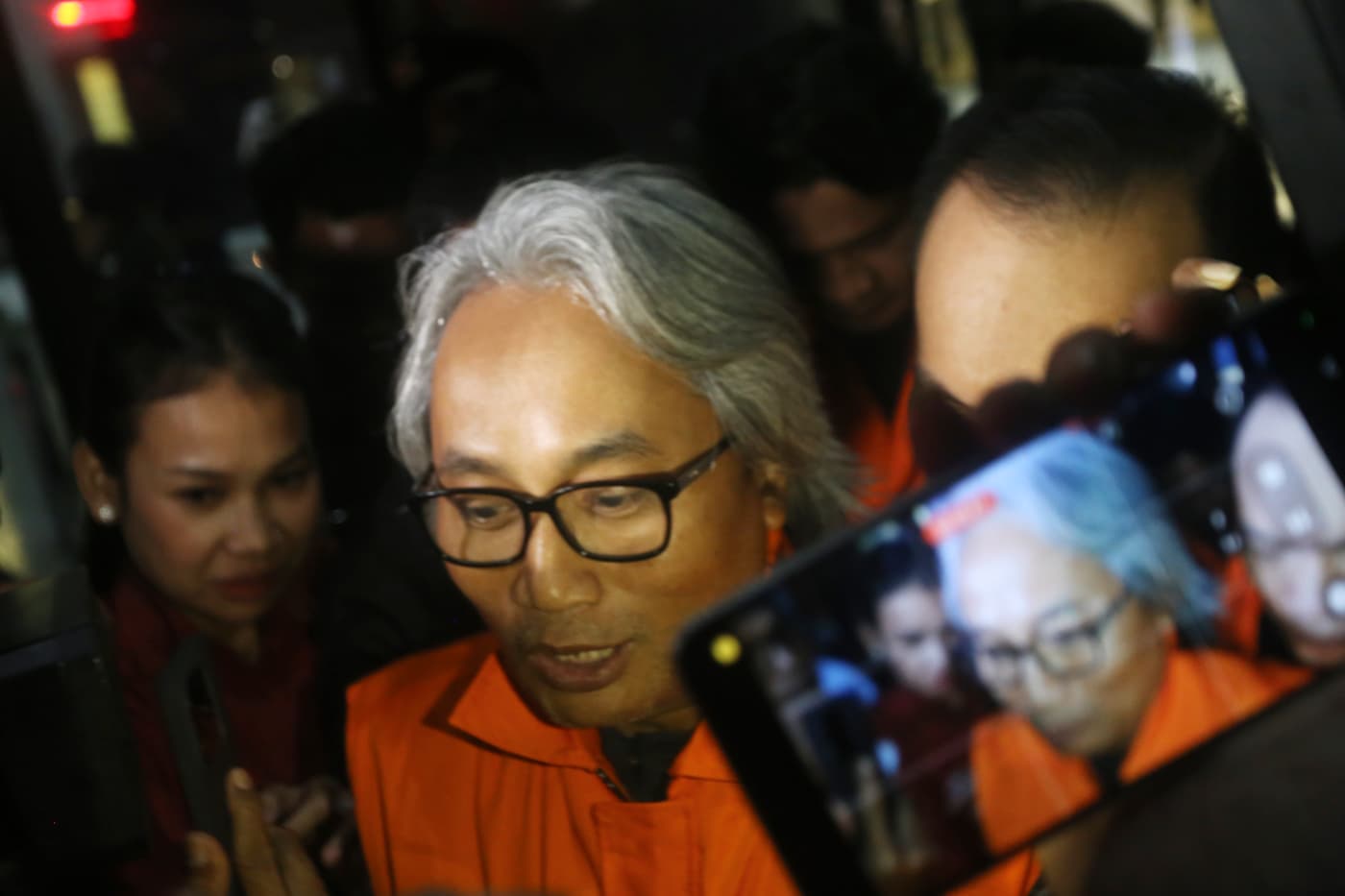 Tersangka kasus dugaan tindak pidana korupsi dalam restitusi pajak di lingkungan Kantor Pelayanan Pajak (KPP) Madya Banjarmasin Mulyono Purwo Wijoyo menggunakan rompi tahanan usai menjalani pemeriksaan di Gedung Merah Putih KPK, Jakarta, Kamis (5/2/2026). - Image