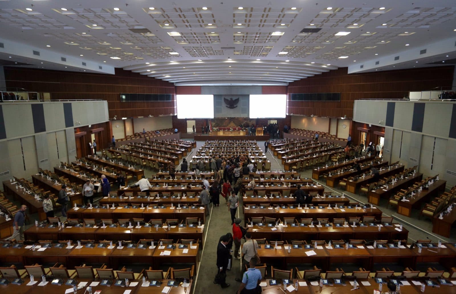 Suasana Rapat Paripurna DPR Akhir Masa Jabatan 2014-2019 di Gedung Nusantara I, Kompleks Parlemen, Senayan, Jakarta, Senin (30/9). Rapat Paripurna tersebut dengan Agenda Pidato Ketua DPR Penutupan Masa Persidangan Satu Sidang 2019 Dan Penutupan Masa Bakti - Image