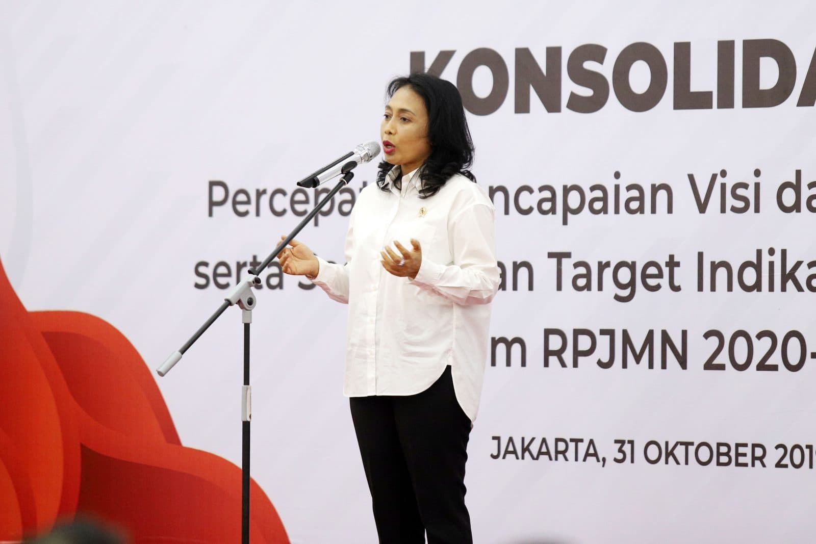 Menteri Pemberdayaan Perempuan dan Anak I Gusti Ayu Bintang Darmavati saat pertemuan konsolidasi dengan tujuh menteri dan sembilan kepala lembaga di bawah lingkup koordinasi Kemenko PMK, Jakarta, Kamis (31/10/2019). Adapun konsolidasi tersebut membahas pe - Image