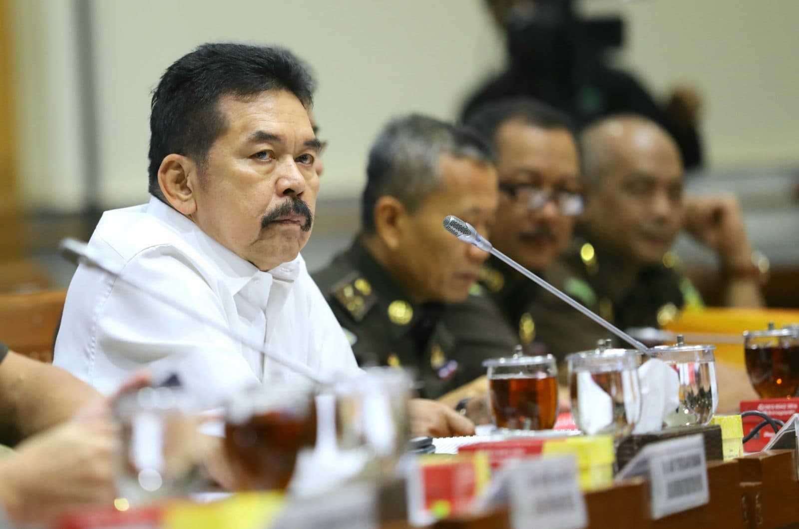 Jaksa Agung S.T. Burhanuddin dan jajarannya menghadiri rapat kerja dengan Komisi III DPR di di Kompleks Parlemen, Senayan, Jakarta, Kamis (1/16/2020). Rapat kerja diawali dengan pemaparan Jaksa Agung ST Burhanuddin mengenai perkembangan kasus dugaan k - Image