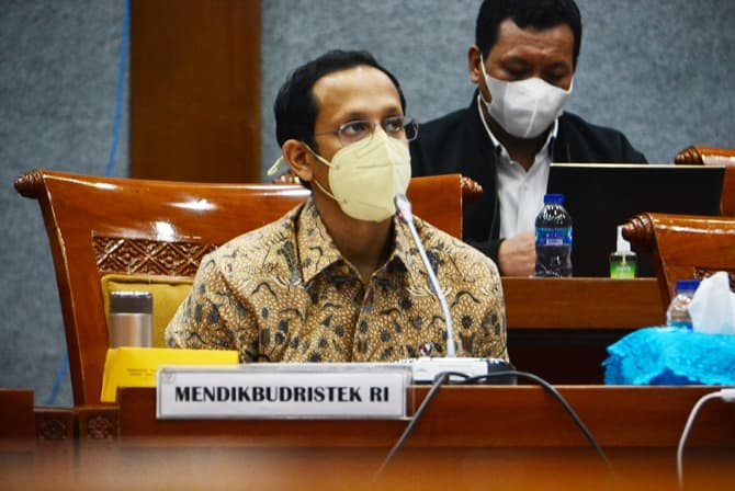 Mendikbud-Ristek Nadiem Makarim saat rapat bersama Komisi X DPR RI di Kompleks Parlemen, Senayan, Jakarta, Senin (31/5/2021). Mendikbud-Ristek Nadiem Makarim mengatakan seluruh sekolah harus menerapkan belajar tatap muka terbatas. Dia mengatakan tempat- - Image