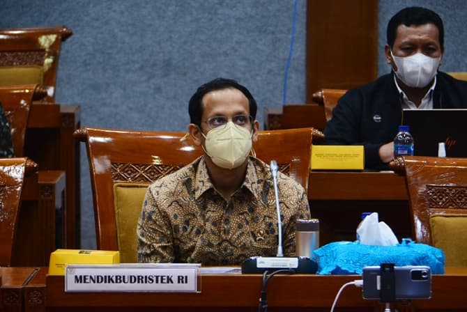 Mendikbud-Ristek Nadiem Makarim saat rapat bersama Komisi X DPR RI di Kompleks Parlemen, Senayan, Jakarta, Senin (31/5/2021). Mendikbud-Ristek Nadiem Makarim mengatakan seluruh sekolah harus menerapkan belajar tatap muka terbatas. Dia mengatakan tempat- - Image