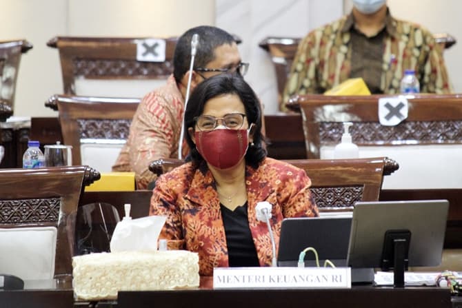 Menteri Keuangan Sri Mulyani Indrawati saat melakukan rapat kerja dengan Komisi XI di di Kompleks Parlemen, Senayan, Jakarta, Kamis (10/6/2021). Dalam rapat kerja yakni pembahasan pagu indikatif Kementerian Keuangan dalam Rancangan Anggaran Pendapatan dan - Image