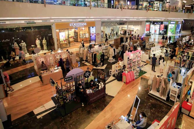 Suasana pusat perbelanjaan di salah satu Mal di Jakarta, Kamis (1/7/2021). Pemerintah resmi menerapkan pemberlakuan pembatasan kegiatan masyarakat (PPKM) darurat Saat PPKM darurat berlaku operasional pusat perbelanjaan/mall/pusat perdagangan ditutup. Seme - Image