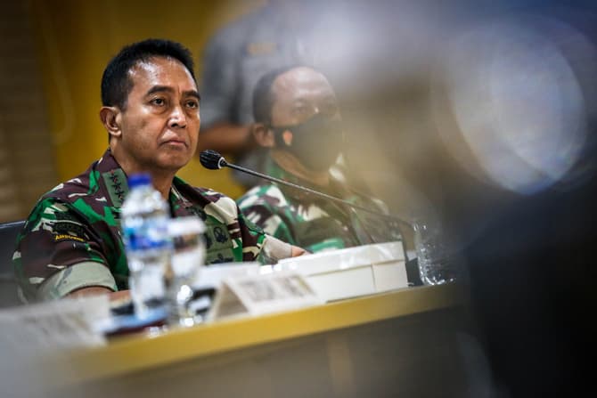 Panglima TNI Jenderal TNI Andika Perkasa mengikuti Rapat Kerja dengan DPD di gedung DPD, Jakarta, Selasa (8/2/2022). Rapat kerja tersebut membahas hal-hal terkait pelaksanaan Undang-Undang Nomor 43/2008 tentang wilayah negara yang meliputi wilayah kedaul - Image