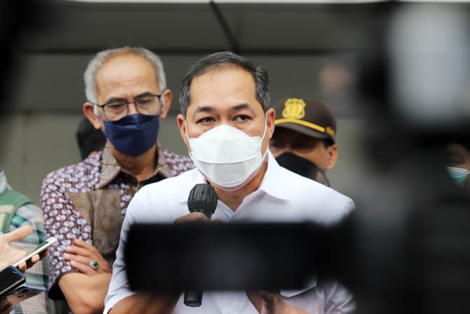 Menteri Perdagangan Muhammad Lutfi melakukan inspeksi mendadak kepada pedagang sembako di Pasar Senen, Jakarta Pusat, Kamis (17/3/2022). Sidak ini memastikan ketersediaan minyak goreng dan sembako untuk di pasar tradisional menjelang bulan Ramadan. Adapun - Image